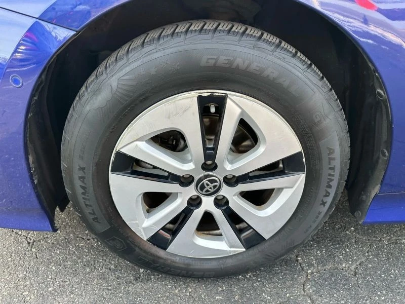 2018 Toyota Prius 4th Gen - Image 9 of 12