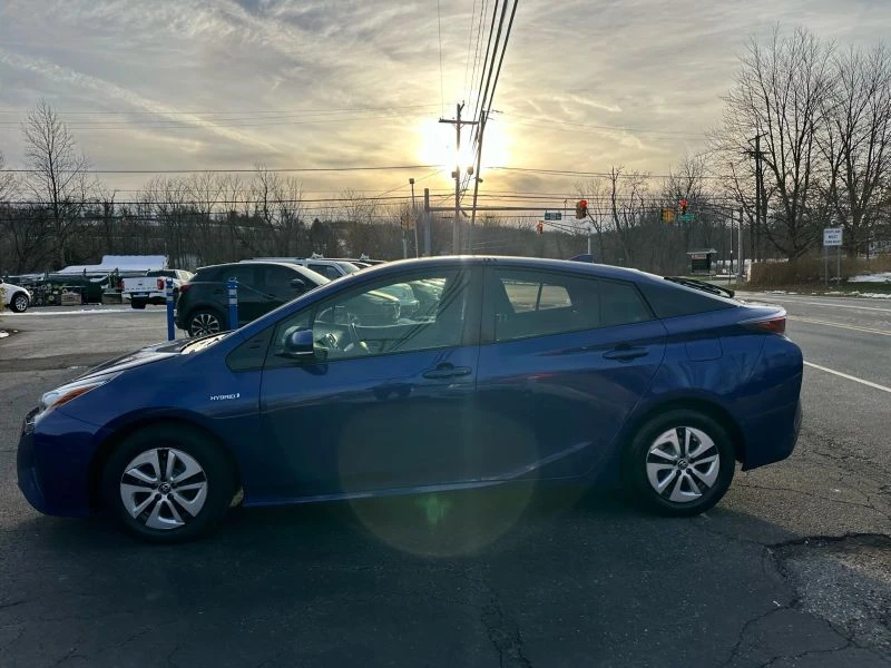 2018 Toyota Prius 4th Gen - Image 7 of 12