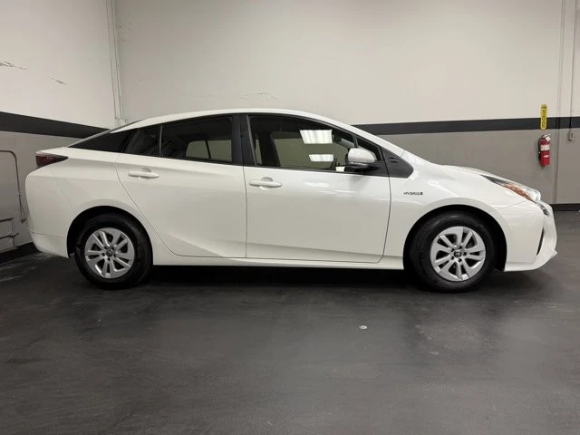 2018 Toyota Prius 4th Gen - Image 5 of 12