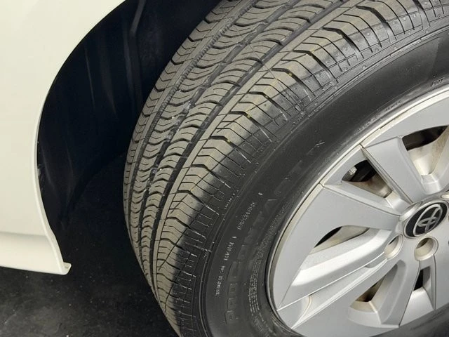 2018 Toyota Prius 4th Gen - Image 18 of 21