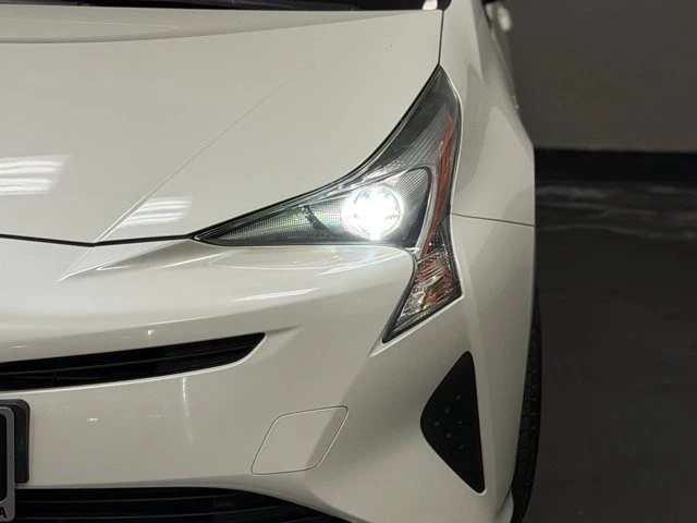 2018 Toyota Prius 4th Gen - Image 8 of 21