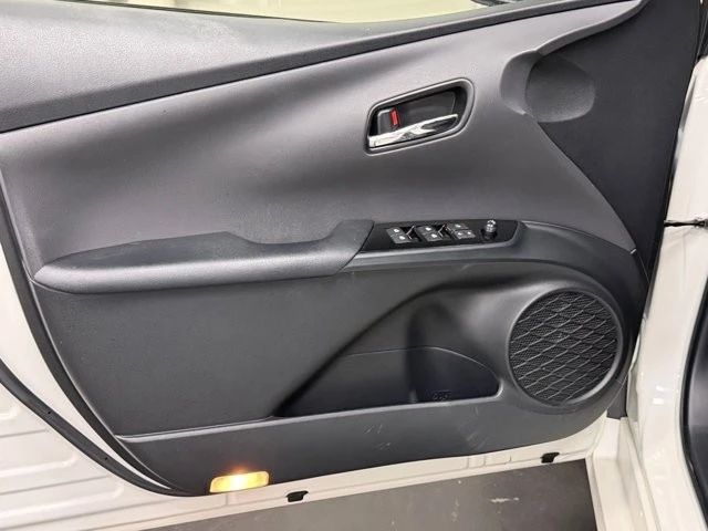 2018 Toyota Prius 4th Gen - Image 19 of 21