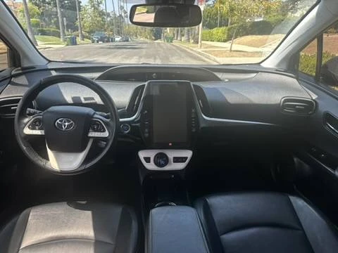 2018 Toyota Prius 4th Gen - Image 8 of 31
