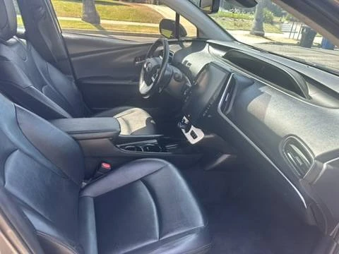 2018 Toyota Prius 4th Gen - Image 13 of 31