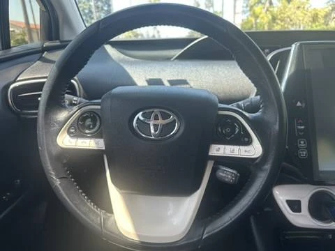 2018 Toyota Prius 4th Gen - Image 9 of 31