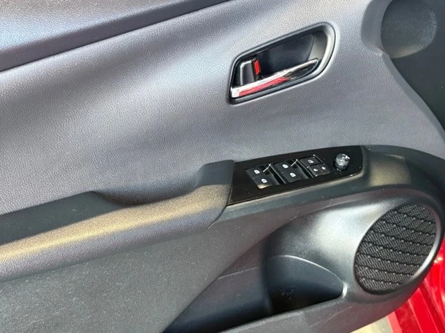 2018 Toyota Prius 4th Gen - Image 17 of 21