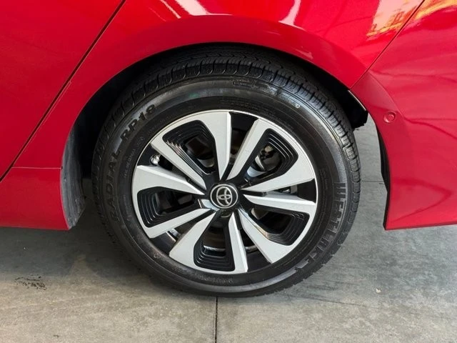 2018 Toyota Prius 4th Gen - Image 15 of 21