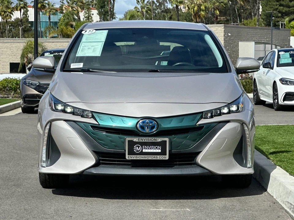 2018 Toyota Prius 4th Gen - Image 8 of 12