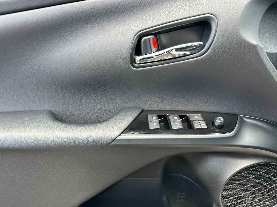 2018 Toyota Prius 4th Gen - Image 11 of 12