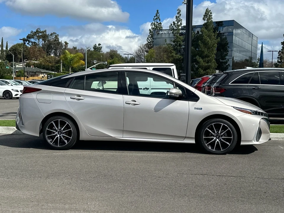 2018 Toyota Prius 4th Gen - Image 2 of 12