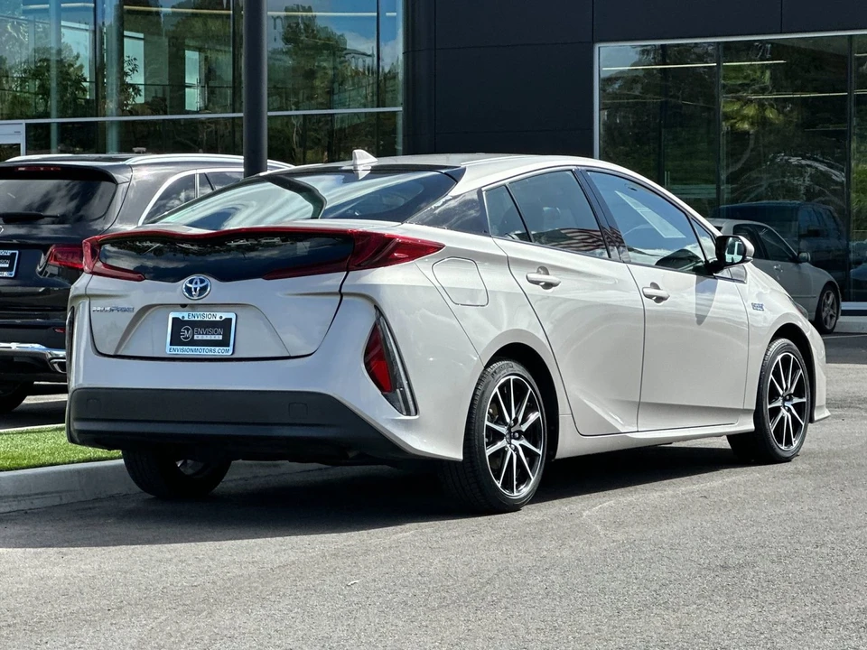 2018 Toyota Prius 4th Gen - Image 3 of 12
