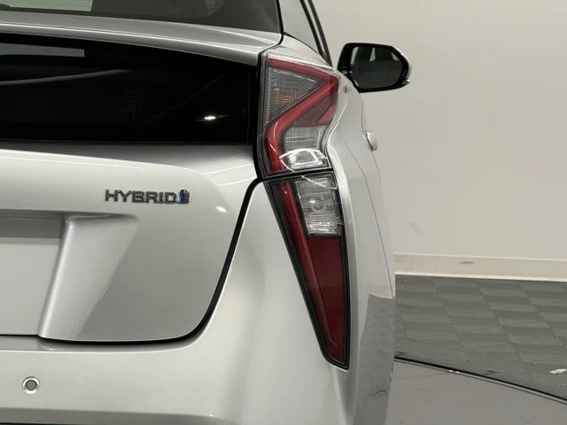 2018 Toyota Prius 4th Gen - Image 7 of 12