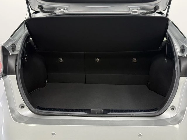 2018 Toyota Prius 4th Gen - Image 11 of 12