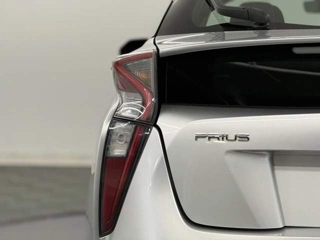 2018 Toyota Prius 4th Gen - Image 9 of 12