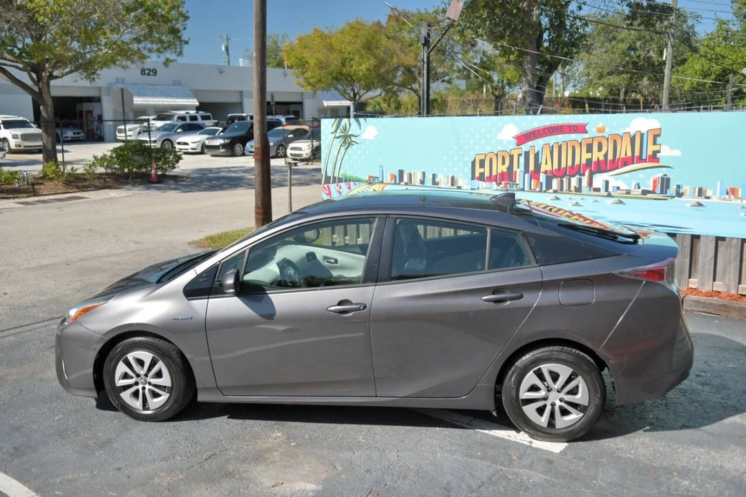 2018 Toyota Prius 4th Gen - Image 6 of 12