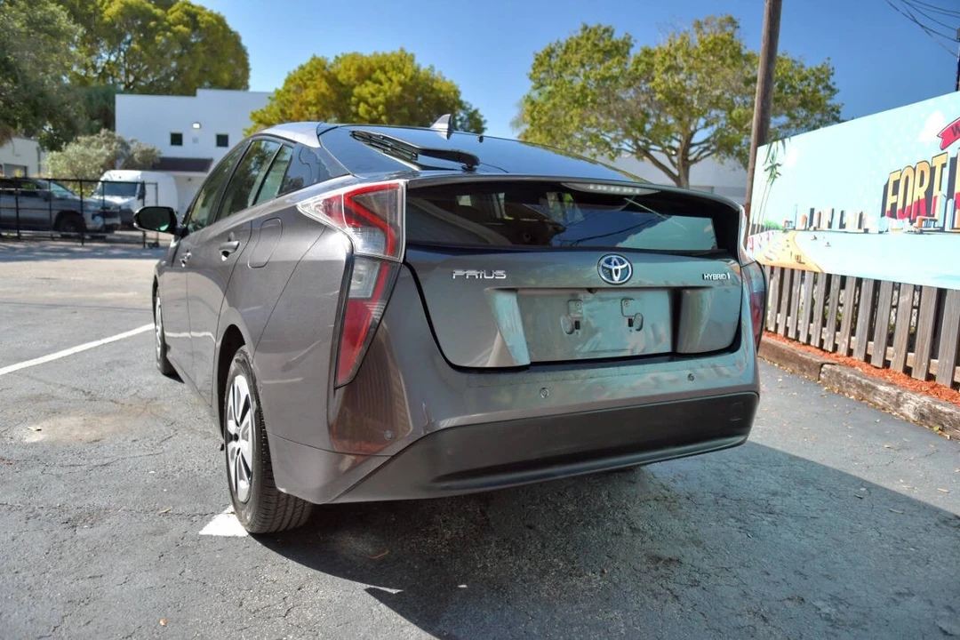 2018 Toyota Prius 4th Gen - Image 11 of 12