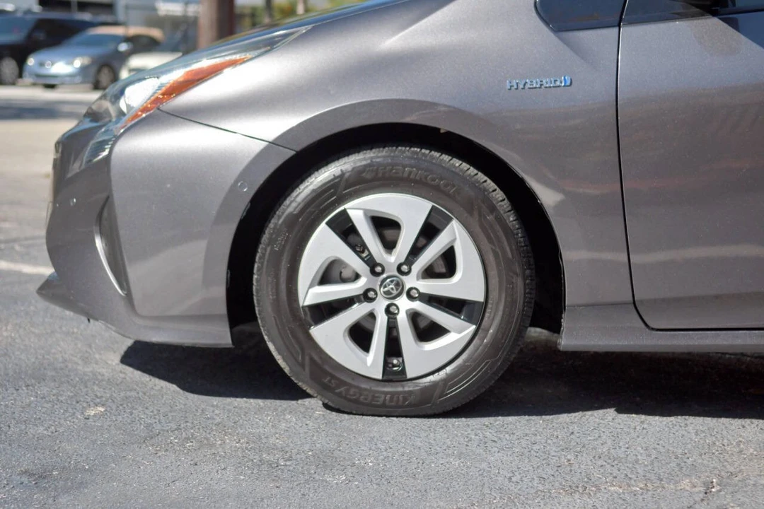 2018 Toyota Prius 4th Gen - Image 5 of 12