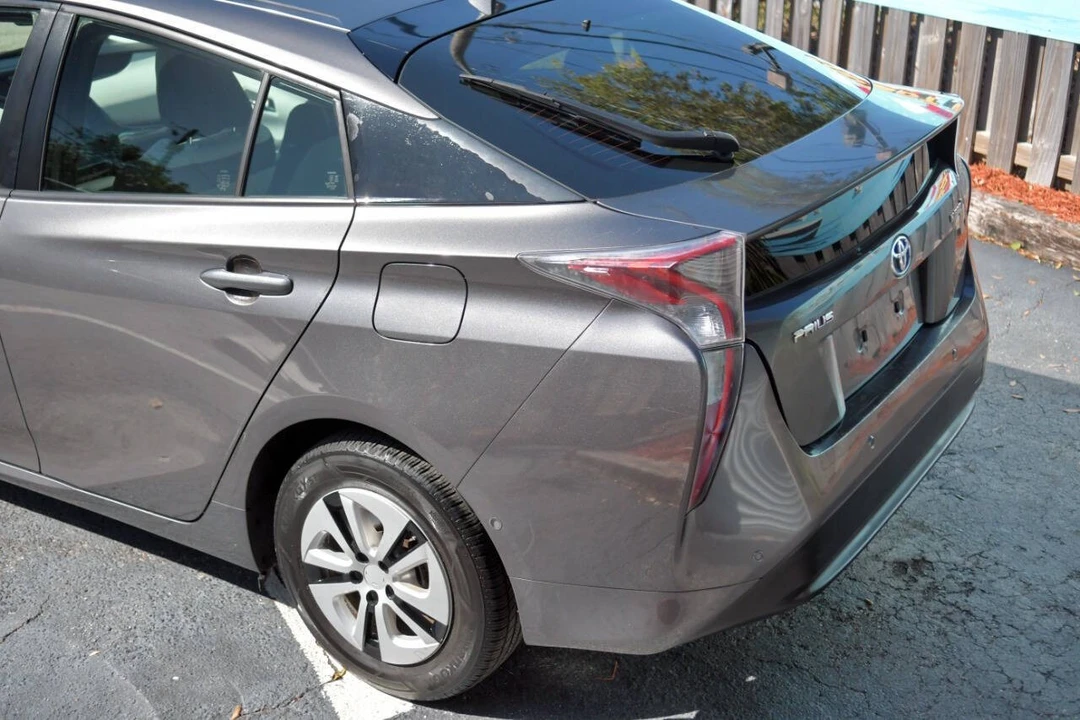 2018 Toyota Prius 4th Gen - Image 9 of 12