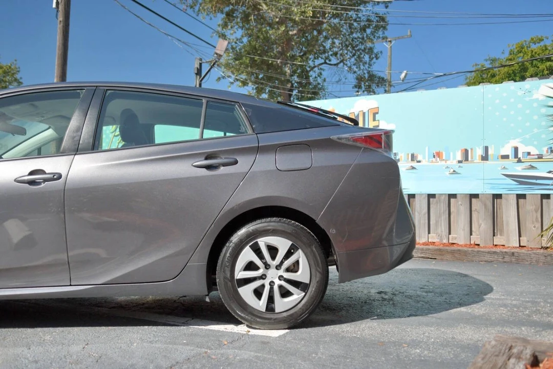 2018 Toyota Prius 4th Gen - Image 7 of 12