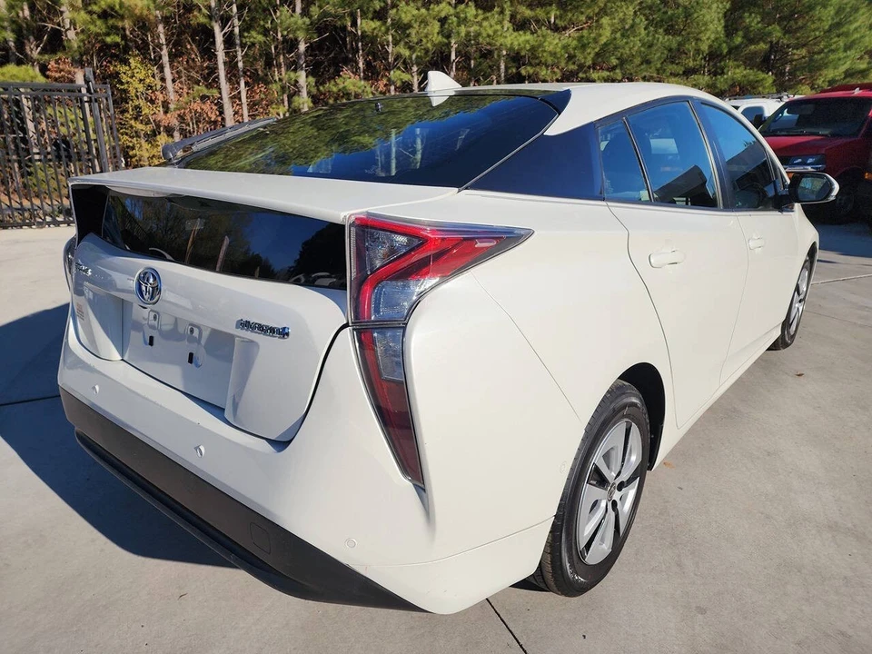 2018 Toyota Prius 4th Gen - Image 6 of 21