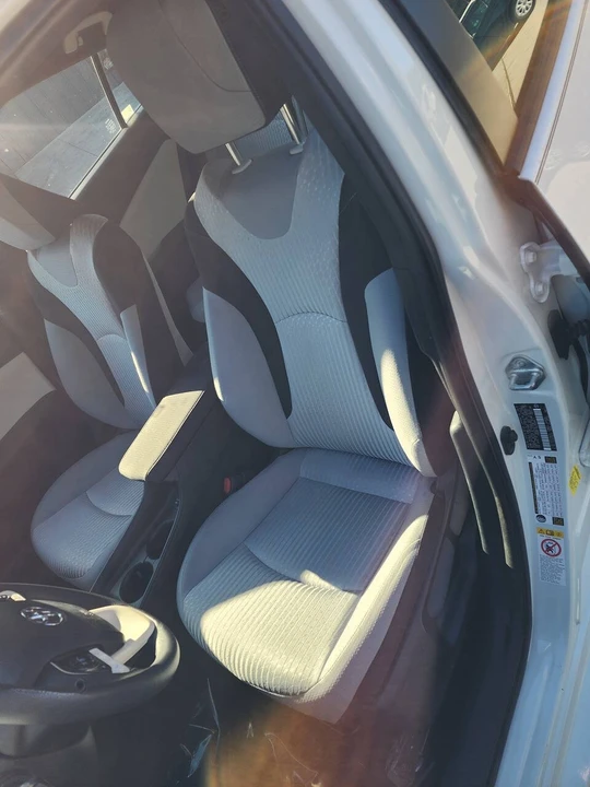 2018 Toyota Prius 4th Gen - Image 12 of 21