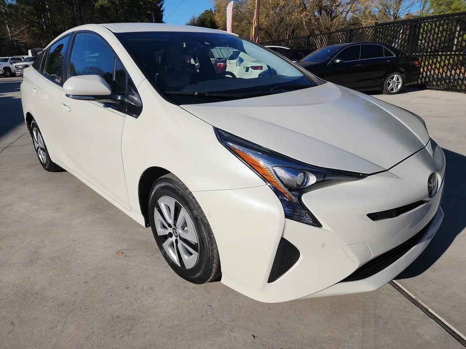 2018 Toyota Prius 4th Gen - Image 8 of 21