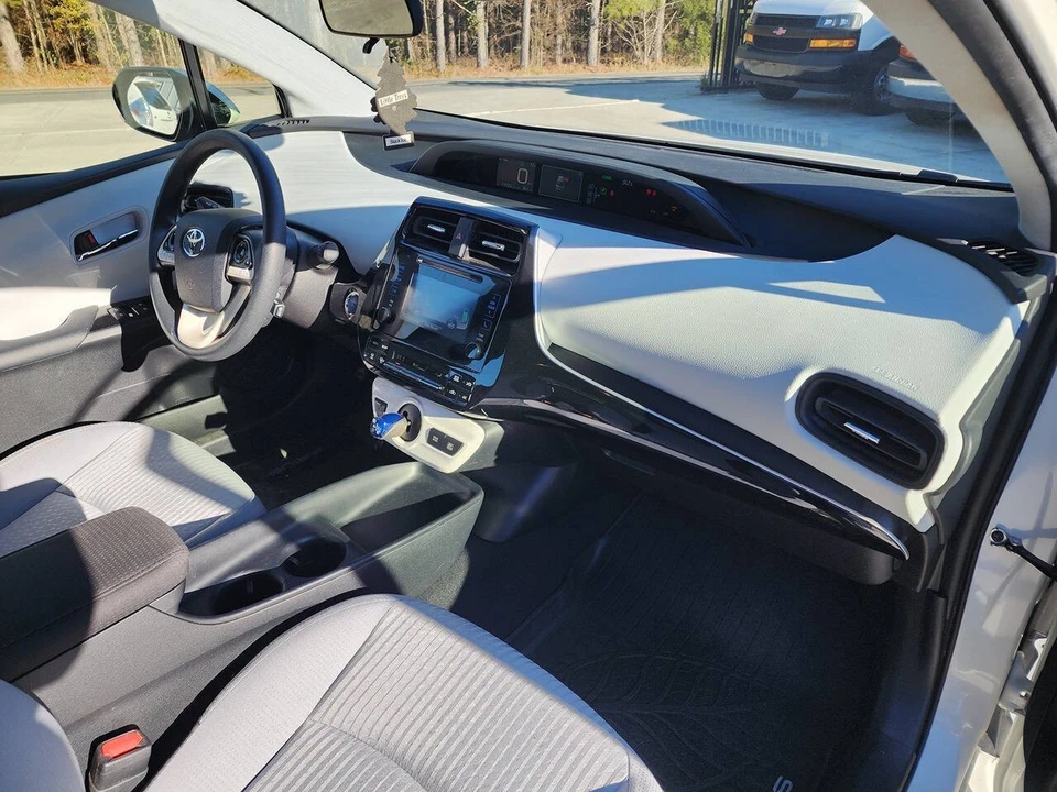 2018 Toyota Prius 4th Gen - Image 17 of 21
