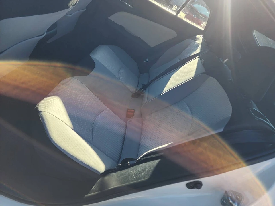 2018 Toyota Prius 4th Gen - Image 15 of 21