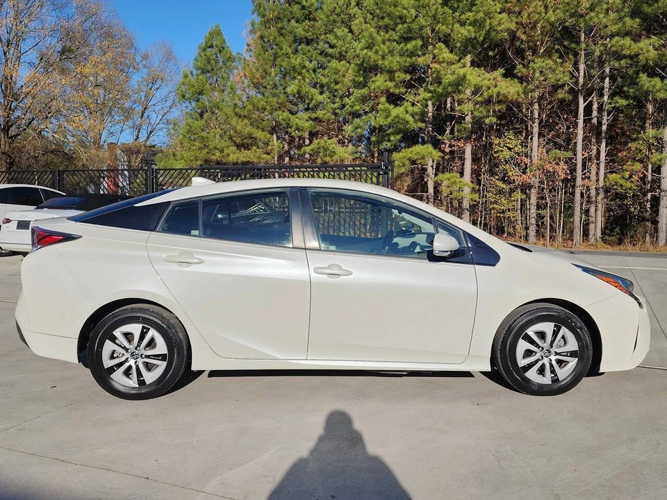 2018 Toyota Prius 4th Gen - Image 7 of 21