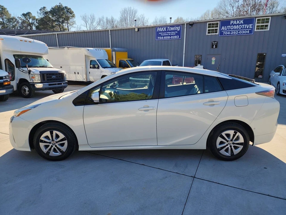 2018 Toyota Prius 4th Gen - Image 3 of 21