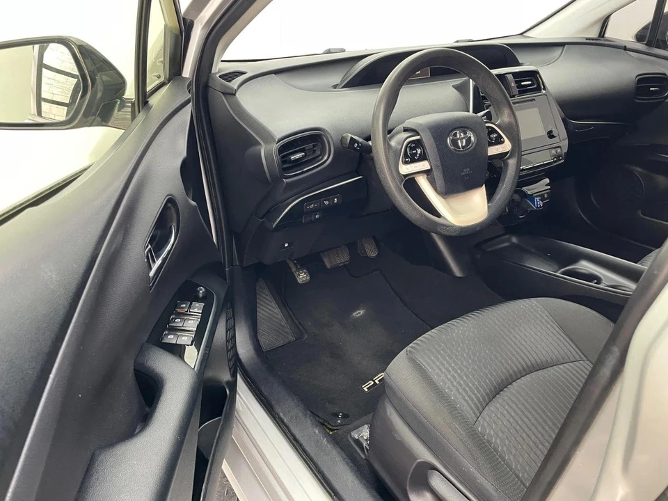 2018 Toyota Prius 4th Gen - Image 10 of 21