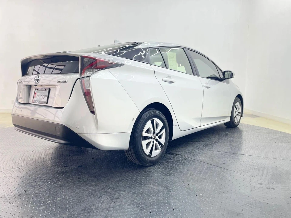 2018 Toyota Prius 4th Gen - Image 4 of 21
