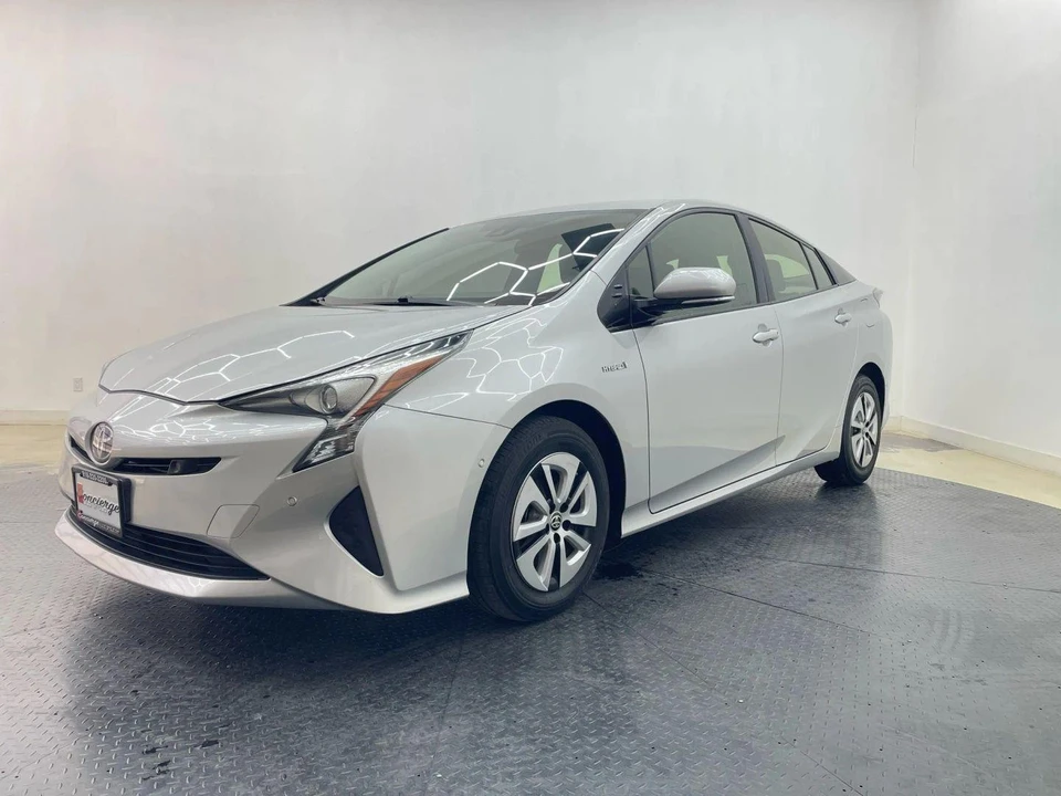 2018 Toyota Prius 4th Gen - Image 8 of 21
