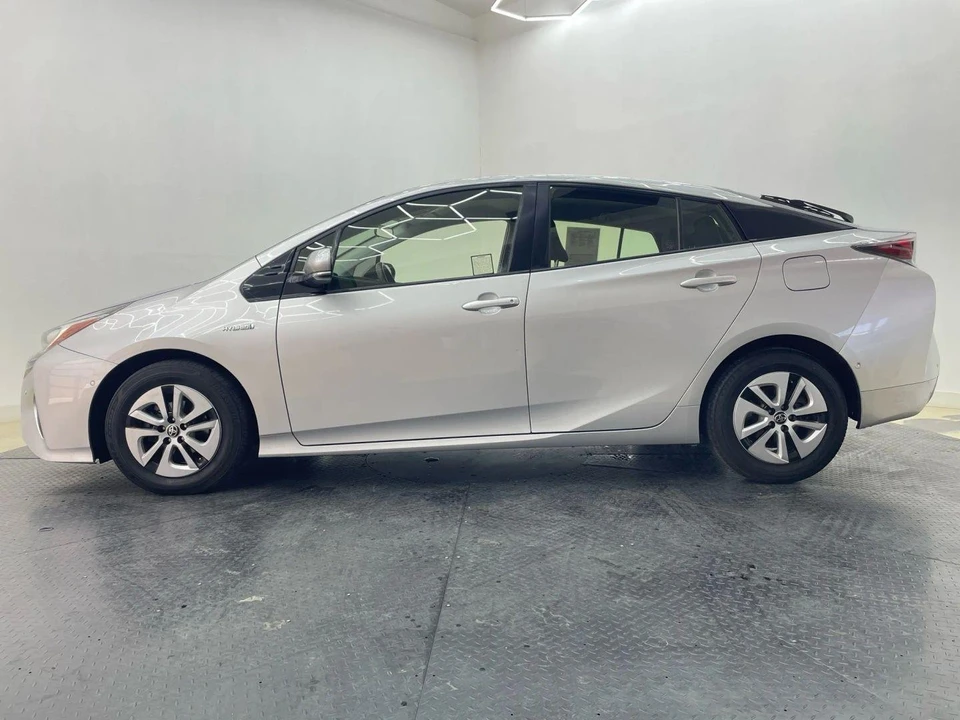 2018 Toyota Prius 4th Gen - Image 7 of 21