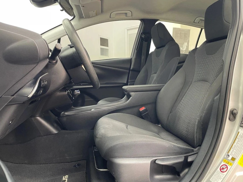 2018 Toyota Prius 4th Gen - Image 12 of 21