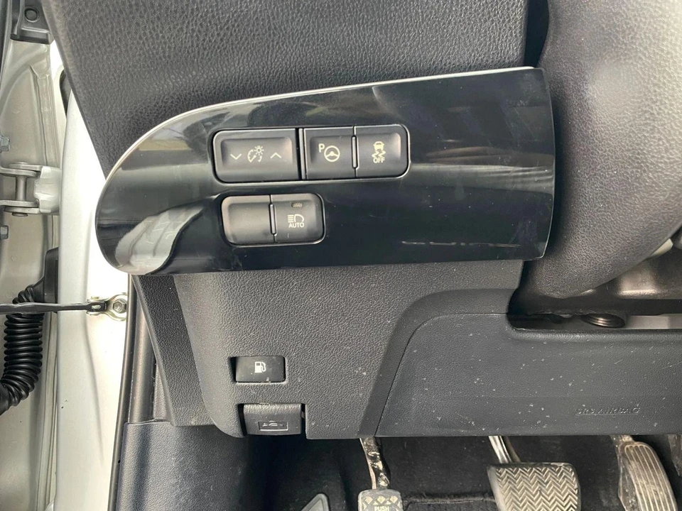 2018 Toyota Prius 4th Gen - Image 21 of 21