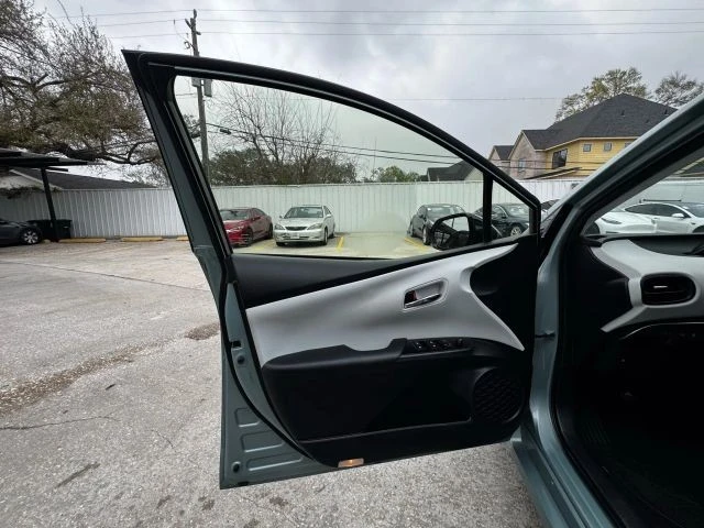 2018 Toyota Prius 4th Gen - Image 18 of 21