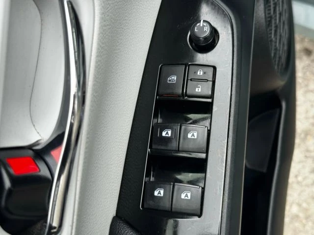 2018 Toyota Prius 4th Gen - Image 16 of 21