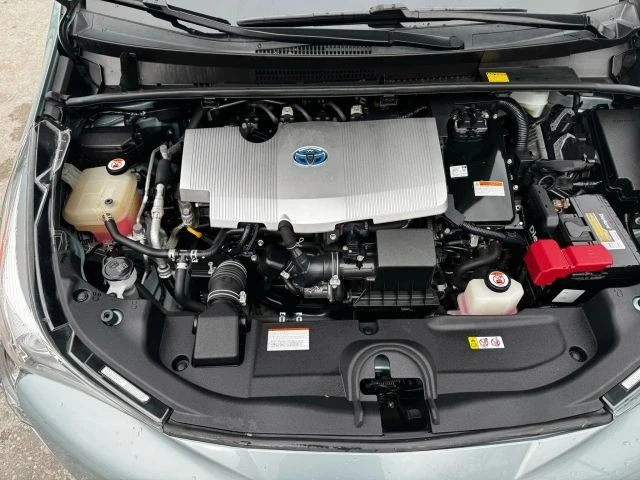 2018 Toyota Prius 4th Gen - Image 15 of 21