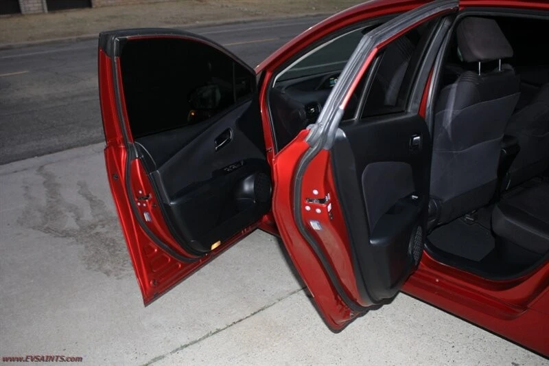 2018 Toyota Prius 4th Gen - Image 8 of 16