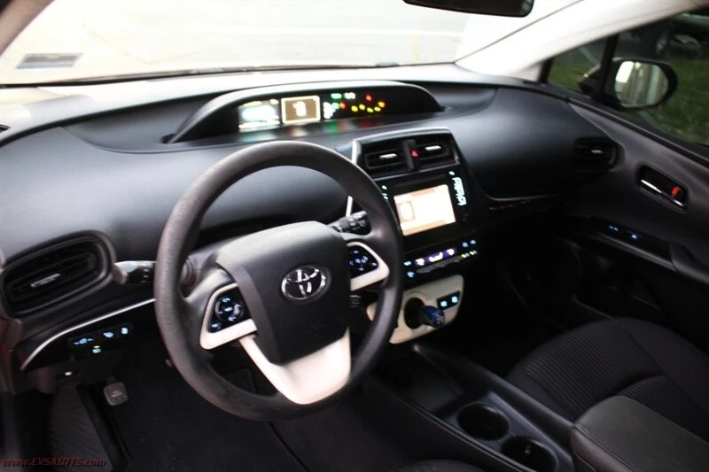 2018 Toyota Prius 4th Gen - Image 15 of 16