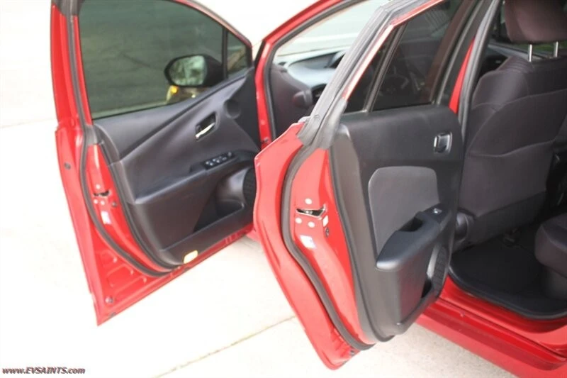 2018 Toyota Prius 4th Gen - Image 7 of 16
