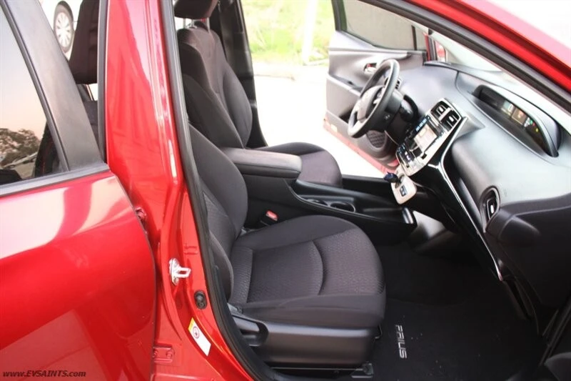 2018 Toyota Prius 4th Gen - Image 11 of 16