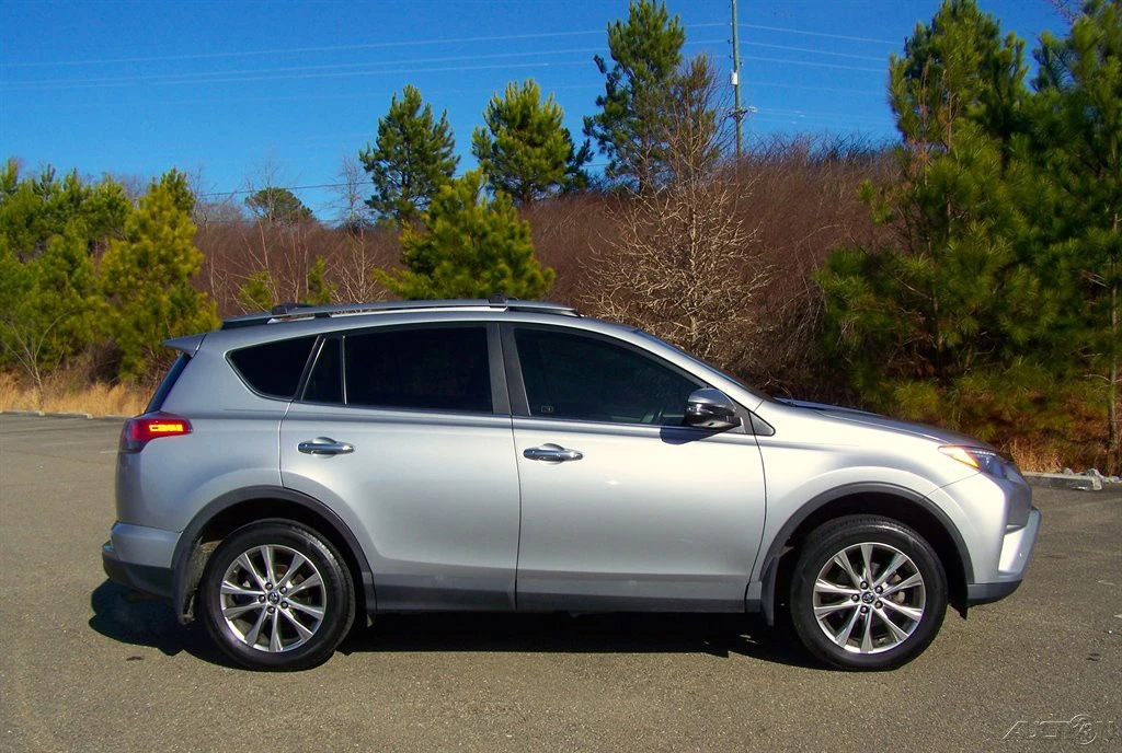 2018 Toyota RAV4 4th Gen - Image 6 of 12