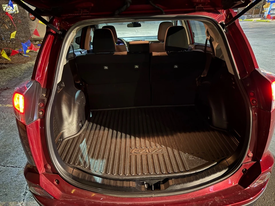 2018 Toyota RAV4 4th Gen - Image 8 of 11