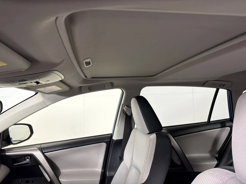 2018 Toyota RAV4 4th Gen - Image 12 of 21