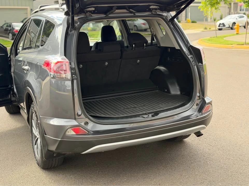 2018 Toyota RAV4 4th Gen - Image 10 of 21