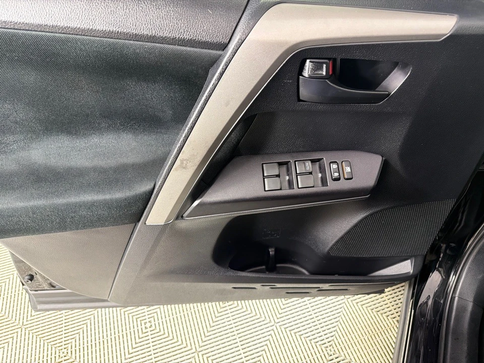 2018 Toyota RAV4 4th Gen - Image 10 of 12