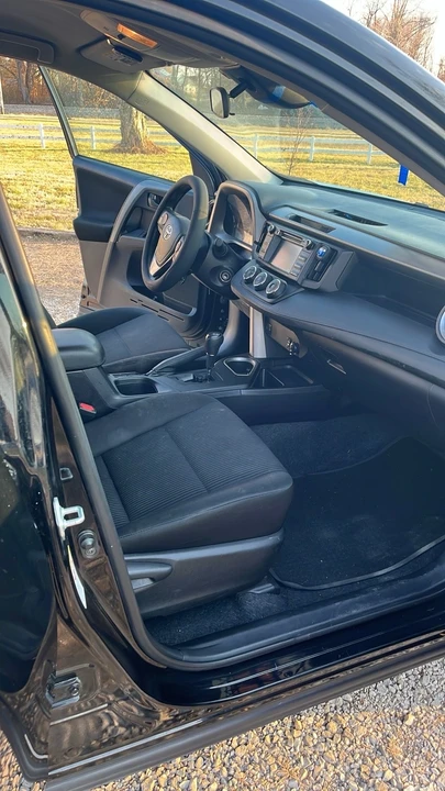 2018 Toyota RAV4 4th Gen - Image 5 of 10