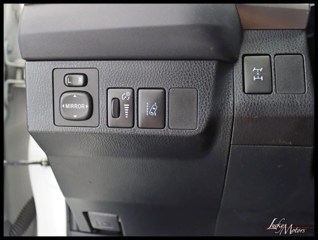2018 Toyota RAV4 4th Gen - Image 8 of 12